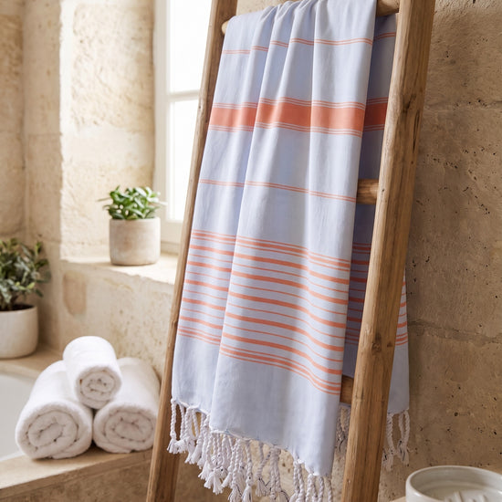 2 kleuren hamamdoek lichtblauw/mandarijn - sfeer