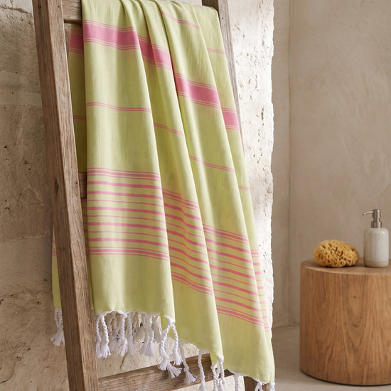 2 kleuren hamamdoek linde/zuurstokroze - sfeer