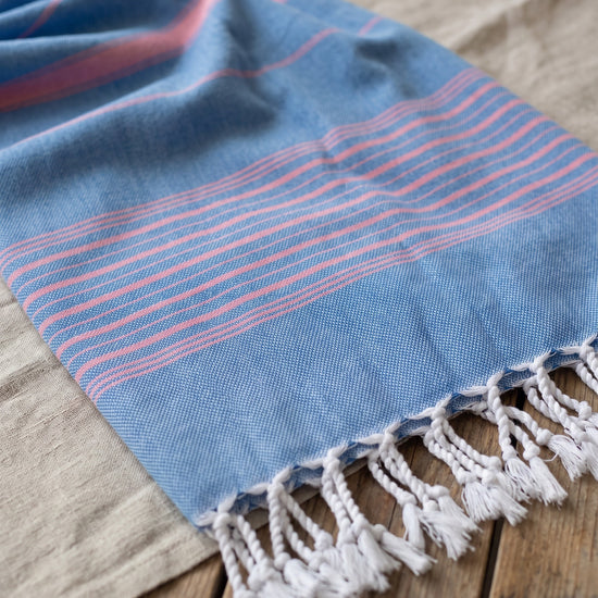 2 kleuren hamamdoek mediteraanblauw/zuurstokroze - detail