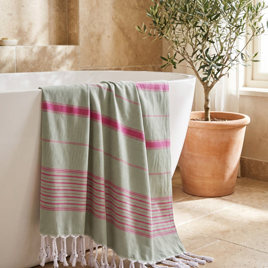 2 kleuren hamamdoek salie/fuchsia - sfeer