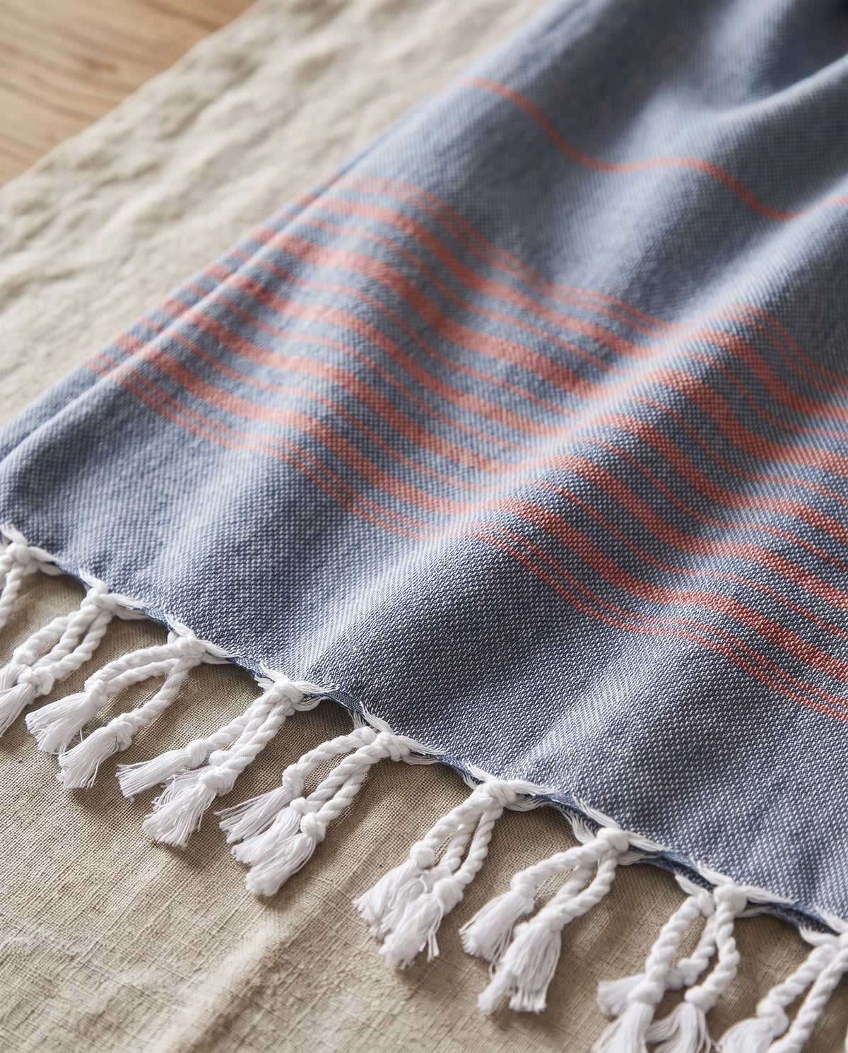 2 kleuren XXL hamamdoek staalblauw/steenrood - detail