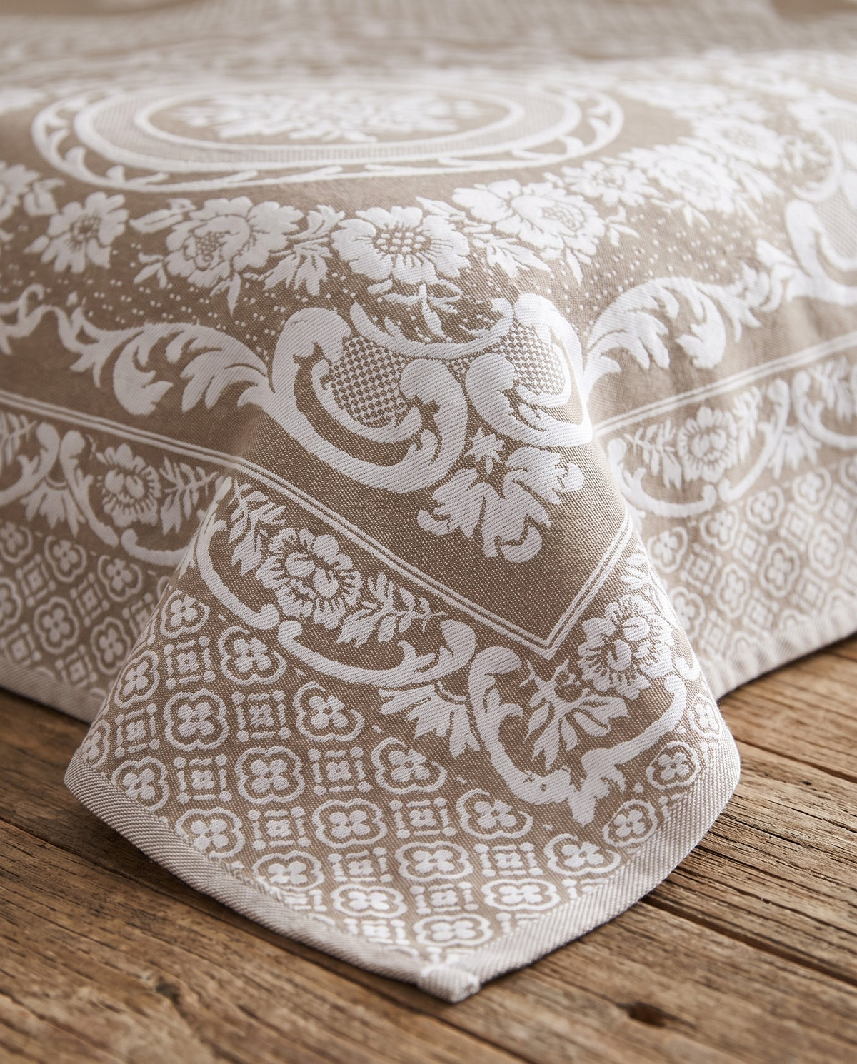 beddensprei Ince bruin - detail