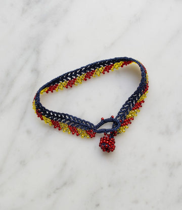 Boho kant armbandje – handgemaakt - Stripes donkerblauw & rode/gele kraaltjes