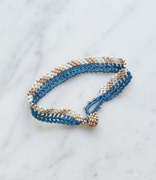 Boho kant armbandje – handgemaakt -  Stripes beige & witte kraaltjes