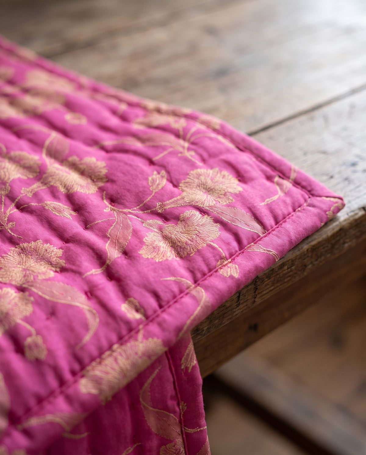 damast beddensprei roze - detail