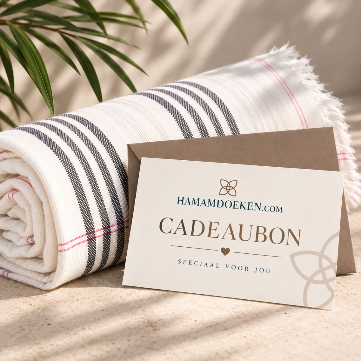 Digitale cadeaubon van Hamamdoeken.com met een hamamdoek, naturel envelop en stijlvolle cadeaukaart.