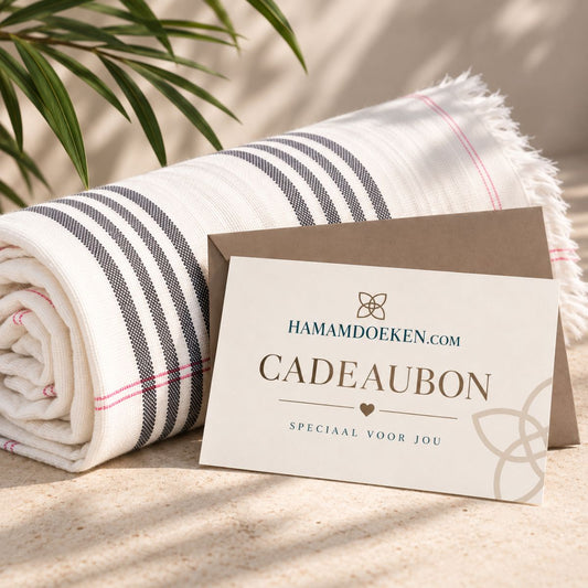 Digitale cadeaubon van Hamamdoeken.com met een hamamdoek, naturel envelop en stijlvolle cadeaukaart.