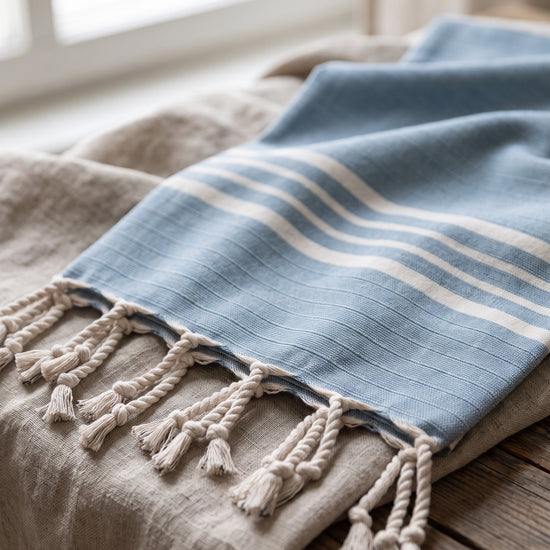 gastendoek Krem Sultan air blue - detail