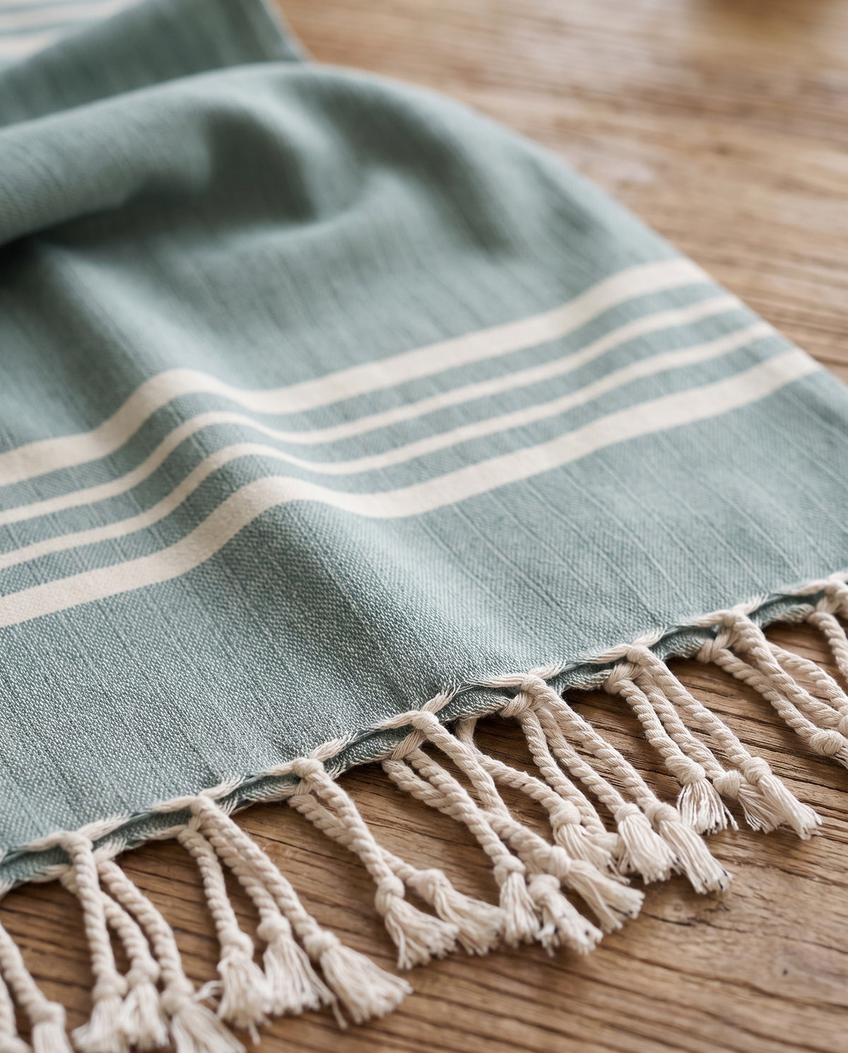 gastendoek Krem Sultan almond green - detail