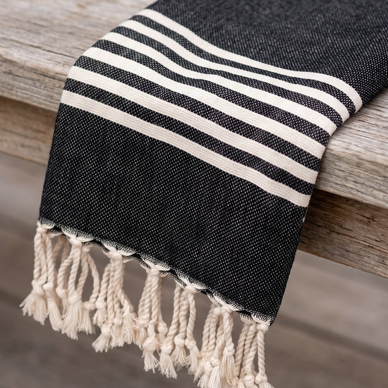 gastendoek Krem Sultan black - detail