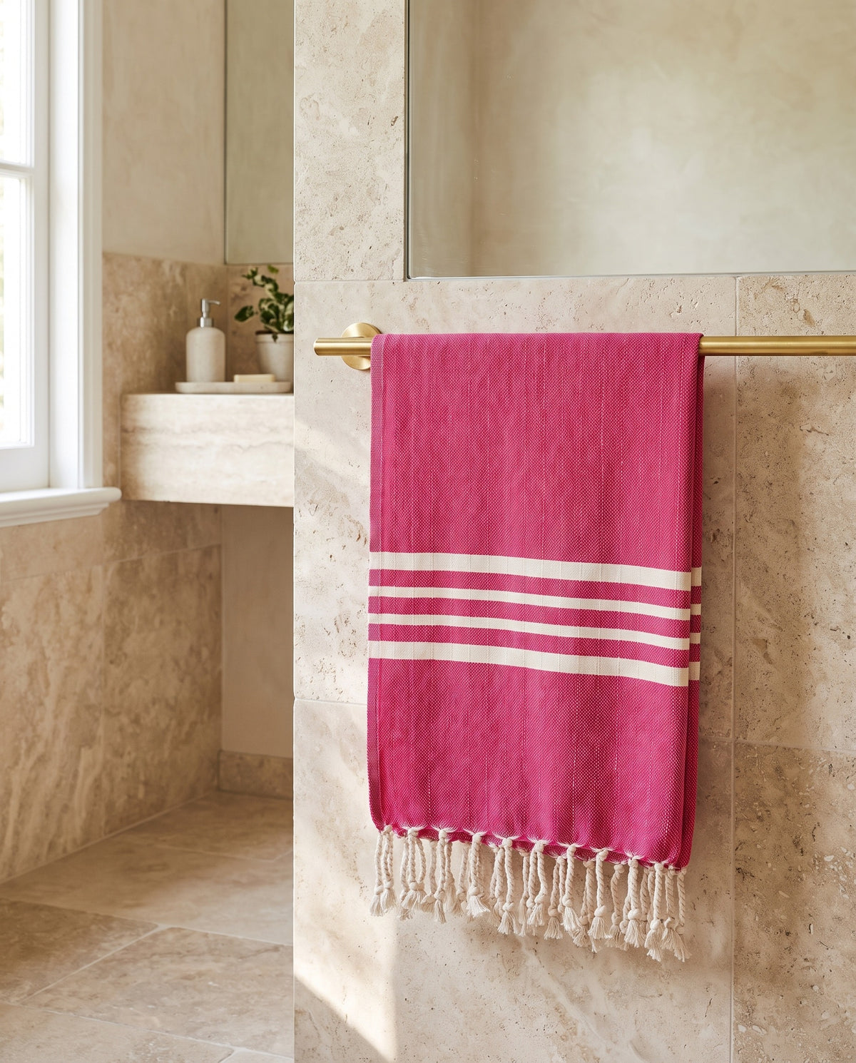gastendoek Krem Sultan fuchsia - sfeer