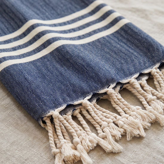 gastendoek Krem Sultan navy - detail