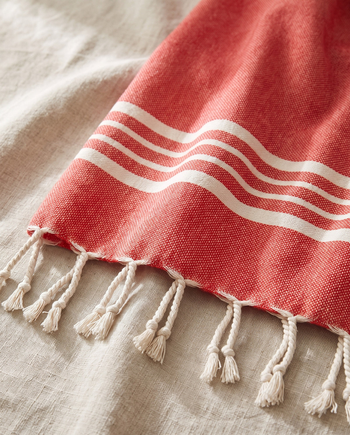 gastendoek Krem Sultan red - detail