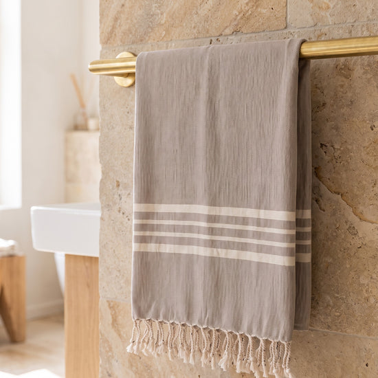 gastendoek Krem Sultan taupe - sfeer
