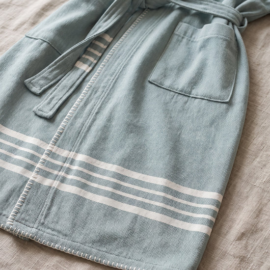 hamam badjas Krem Sultan almond green met farmer stitch - detail