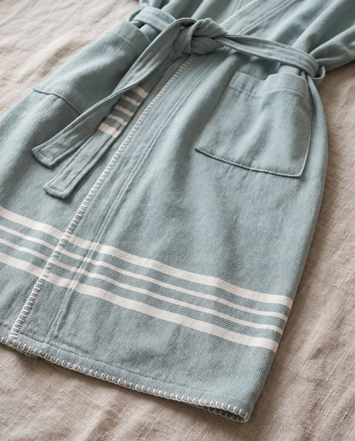 hamam badjas Krem Sultan almond green met farmer stitch - detail