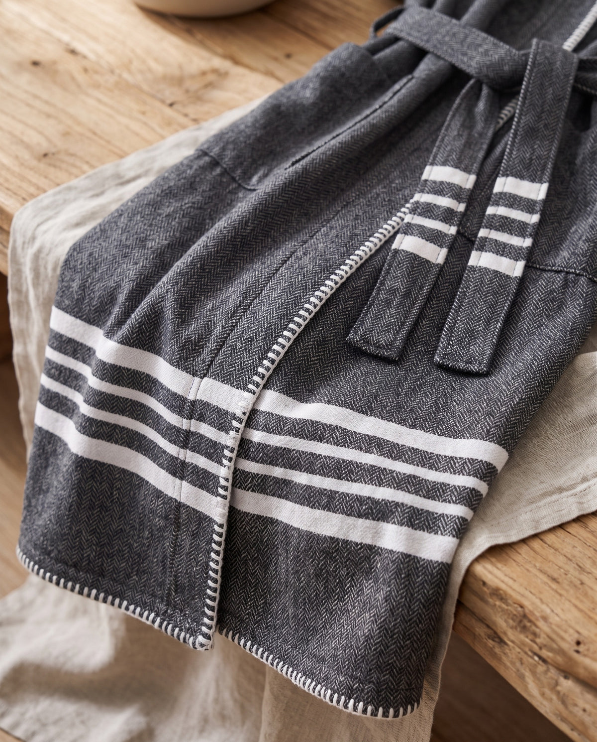 hamam badjas Krem Sultan black met farmer stitch - detail