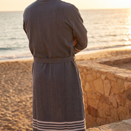 hamam badjas Krem Sultan dark grey met farmer stitch - sfeer