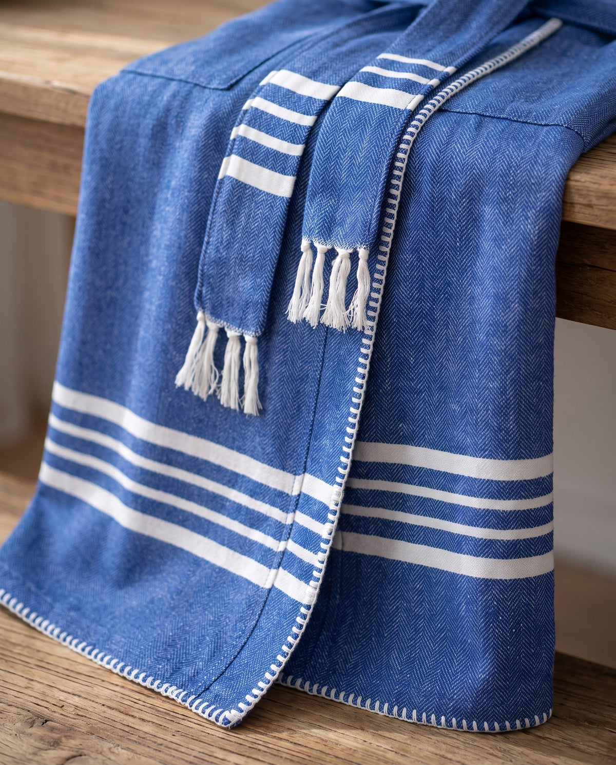 hamam badjas Krem Sultan royal blue met farmer stitch - detail