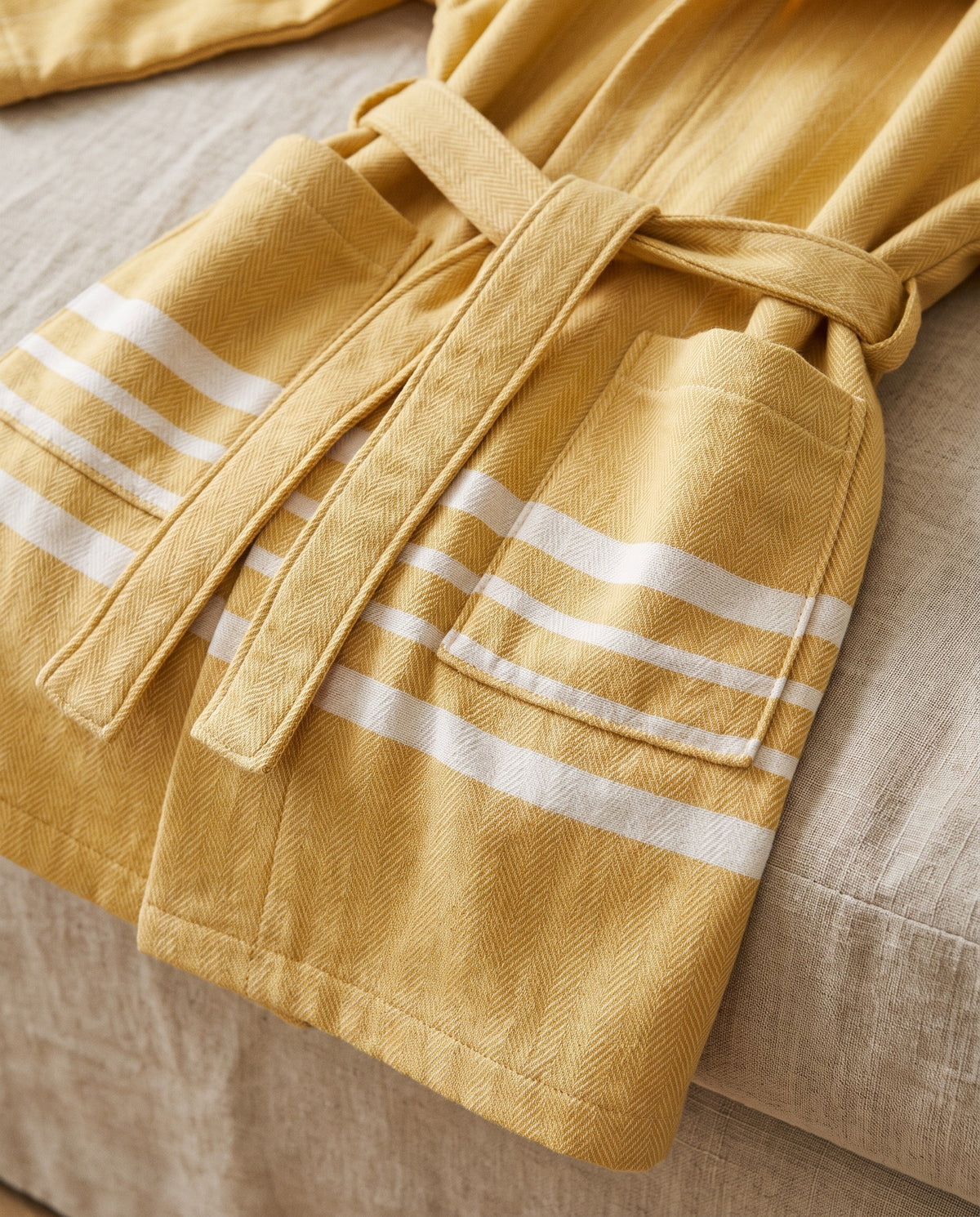 hamam kinderbadjas mustard yellow - detail