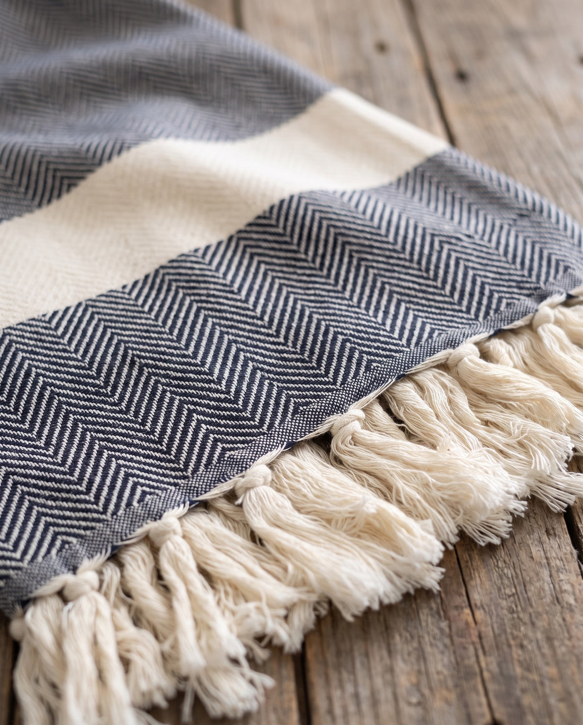 hamamdoek Herringbone dark navy - detail