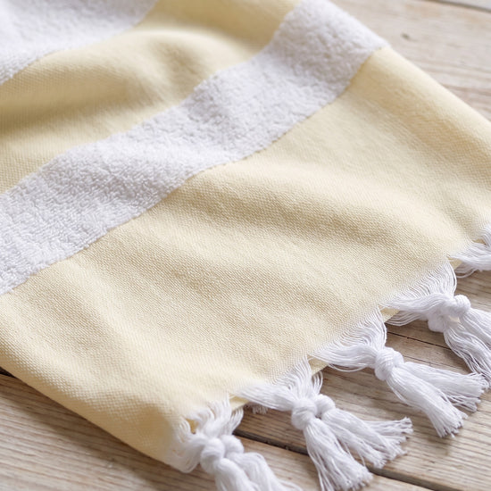 hamamdoek met badstof geel - detail