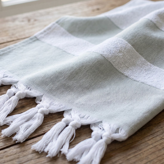 hamamdoek met badstof grijsgroen - detail
