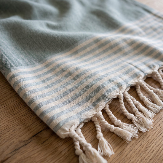 Hamamdoek Sultan Bicolore XL - light blue / almond green - detail