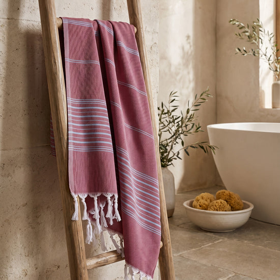 hammamhanddoek dun bordeauxrood/blauw - sfeer