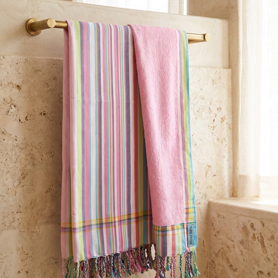 kikoy strandlaken multi stripes pink - sfeer