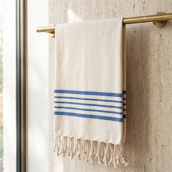 kleine hamamdoek Krem Sultan natural royal blue - sfeer
