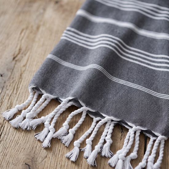 kleine hamamdoek Leyla dark grey - detail