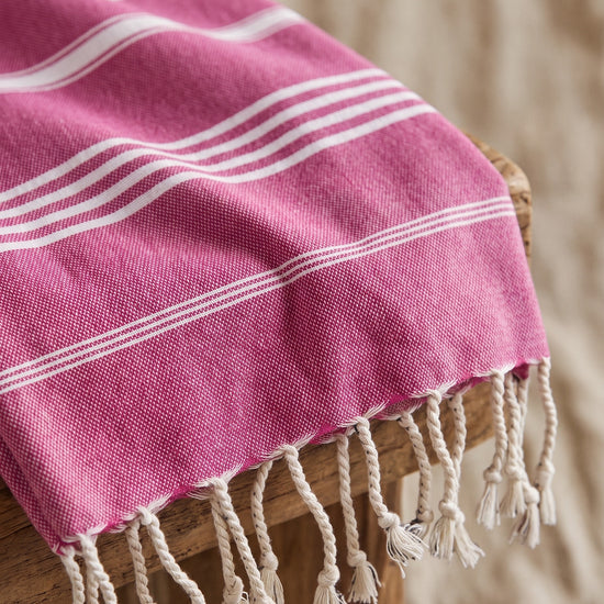 kleine hamamdoek Leyla fuchsia - detail