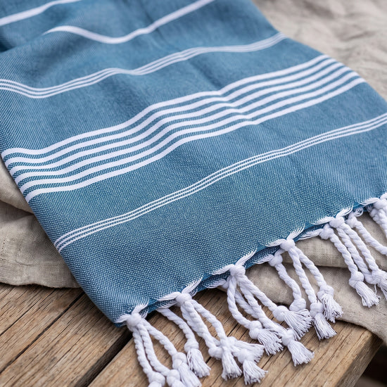 kleine hamamdoek Leyla petrol blue - detail