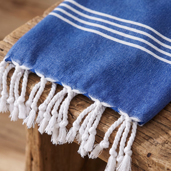 kleine hamamdoek Leyla royal blue - detail