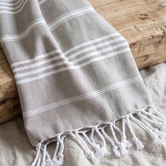kleine hamamdoek Leyla taupe - detail