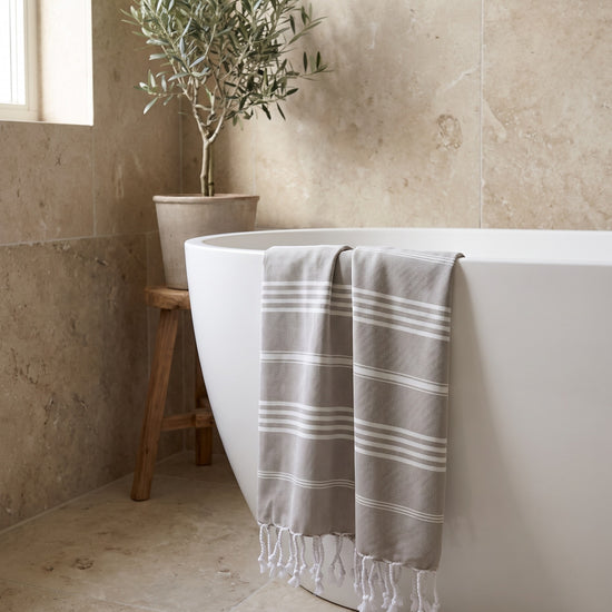 kleine hamamdoek Leyla taupe - sfeer