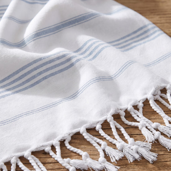 kleine hamamdoek Leyla white - air blue - detail