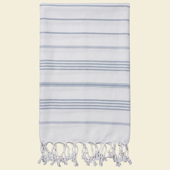 kleine hamamdoek Leyla white - air blue - op kleur
