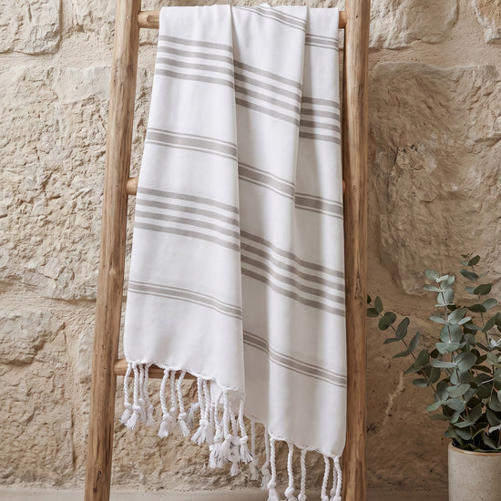 kleine hamamdoek Leyla white taupe - sfeer