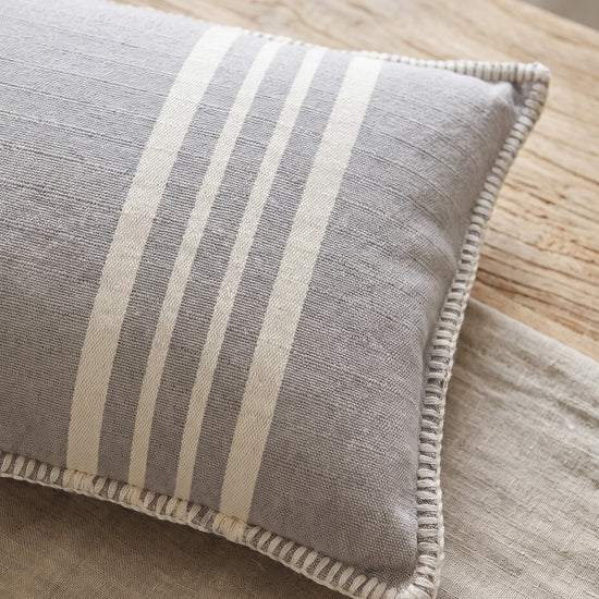 kussenhoes 50x70 Krem Sultan light grey - detail