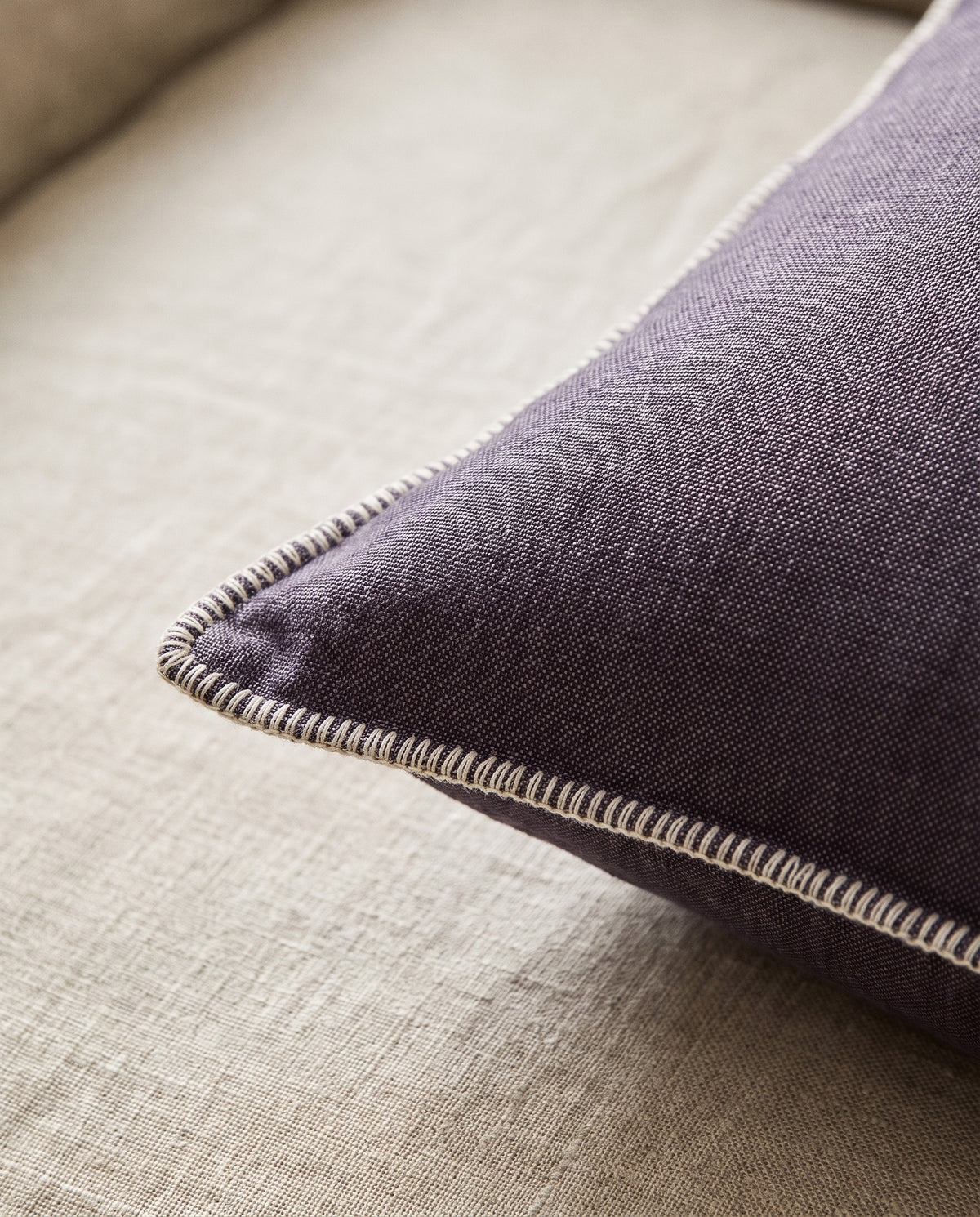 kussenhoes 65x65 Krem Sultan dark purple - detail
