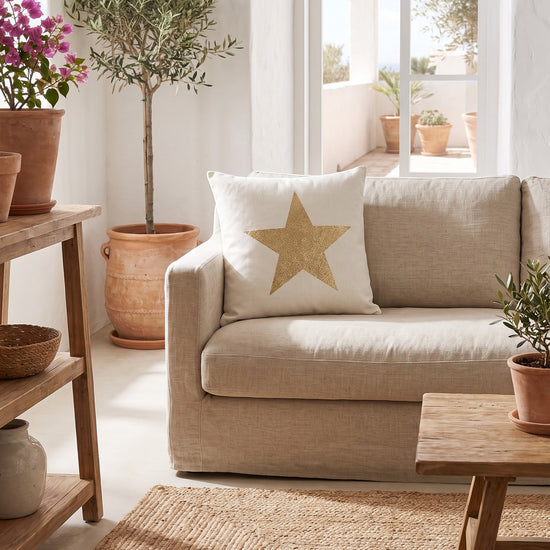 kussenhoes off white gold star - sfeer