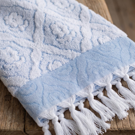 luxe badhanddoek Bloem mediteraanblauw - detail