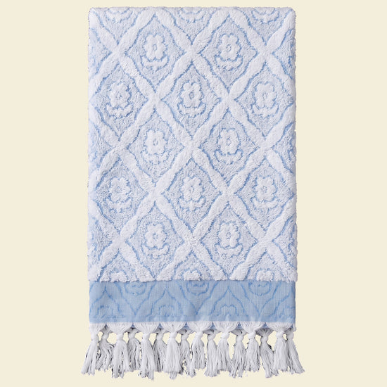 luxe badhanddoek Bloem mediteraanblauw - op kleur
