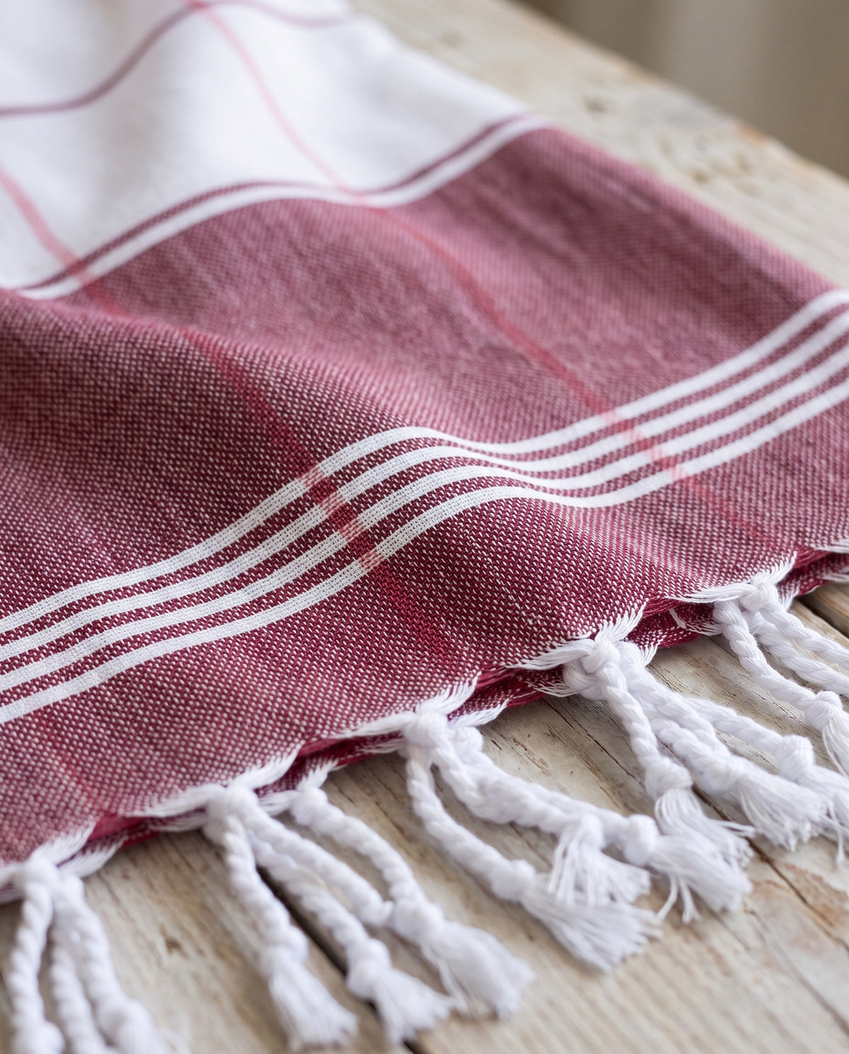 organic hamamdoek biokatoen bordeaux wit - detail