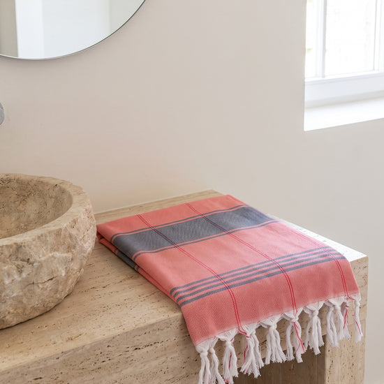 organic hamamdoek biokatoen koraalrood - sfeer