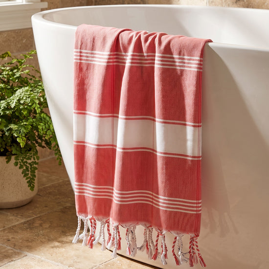 organic hamamdoek biokatoen koraalrood wit - sfeer