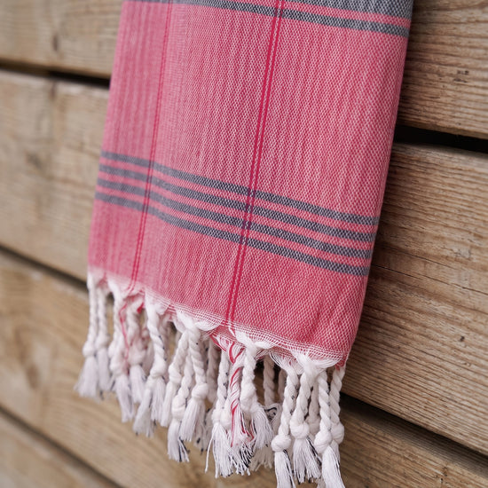 organic hamamdoek biokatoen robijnrood - detail