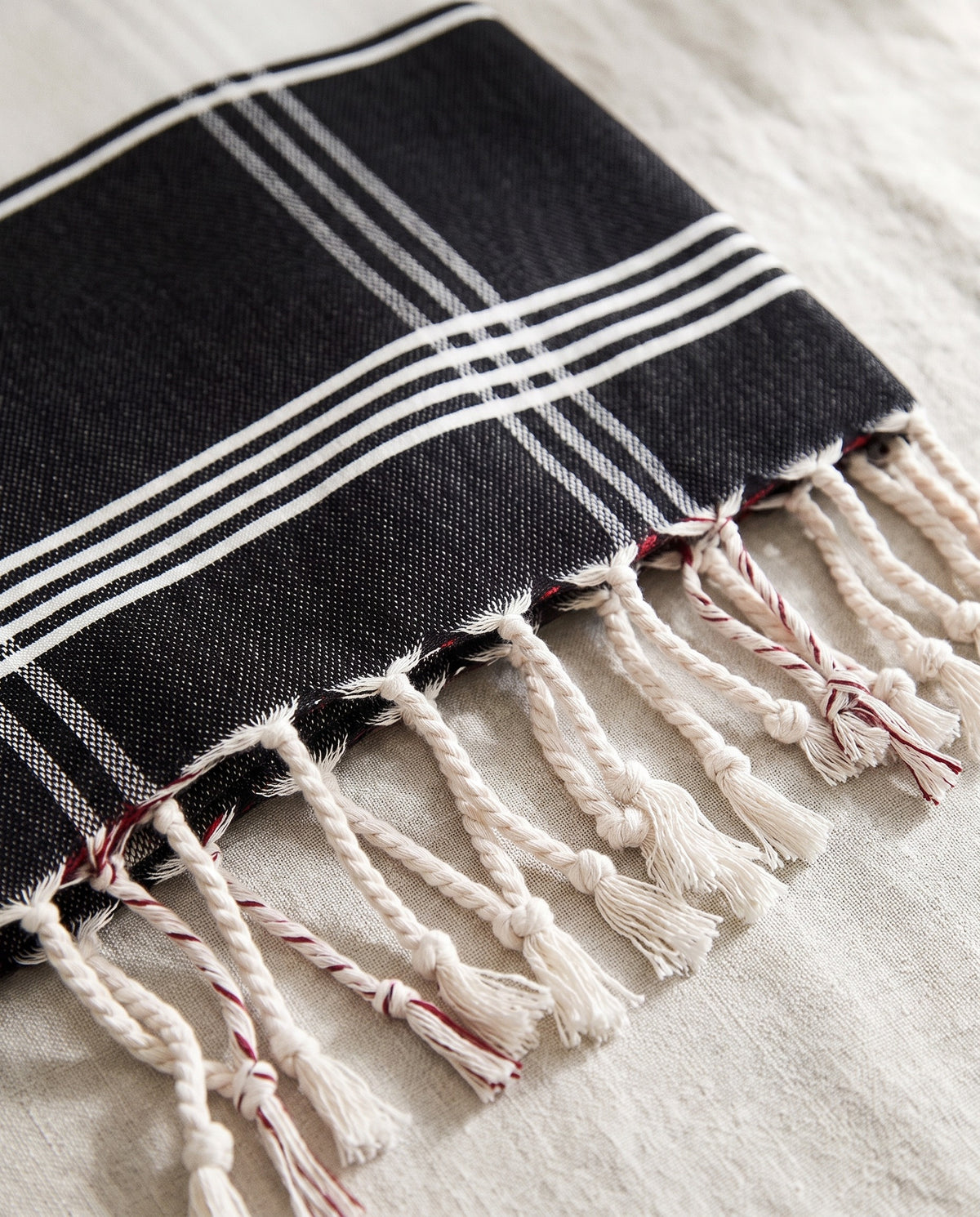 organic hamamdoek biokatoen zwart wit - detail